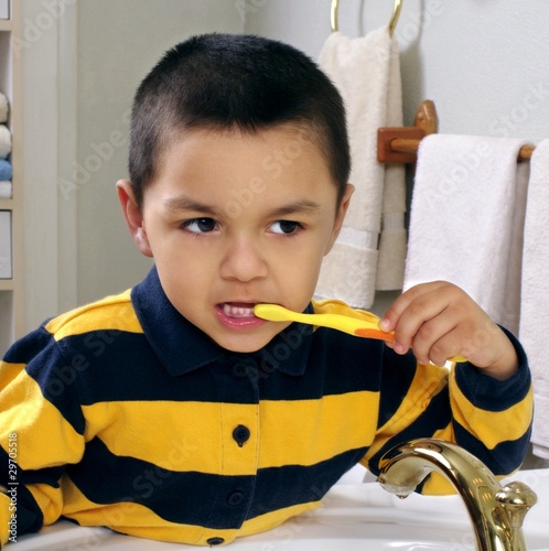 Photo: Kid brushing teeth Kid brushing teeth