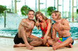 Foto: Freunde im Schwimmbad Freunde im Schwimmbad