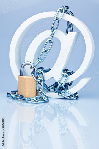 Photo: Datensicherheit im Internet. Klammeraffe Datensicherheit im Internet. Klammeraffe