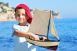 Kind mit Boot