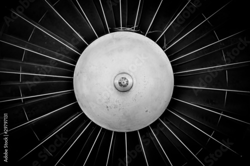 Foto: Jet engine closeup in black and white Jet engine closeup in black and white