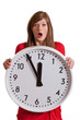 Entsetzte Frau mit Uhr in den Händen
