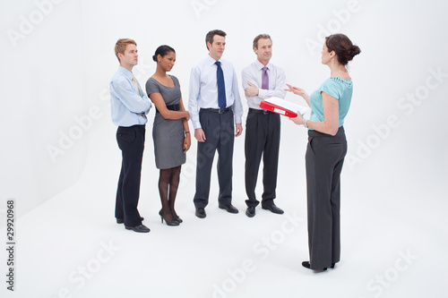 Foto: Female manager instructing businesspeople Female manager instructing businesspeople