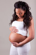 Femme noire enceinte
