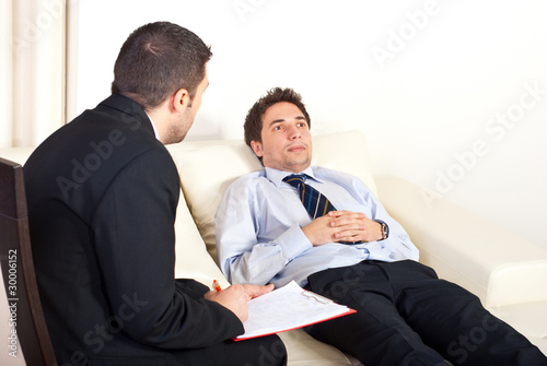 Foto: Psychiatrist with male patient Psychiatrist with male patient
