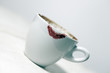 cappuccinotasse mit lippenstift abdruck