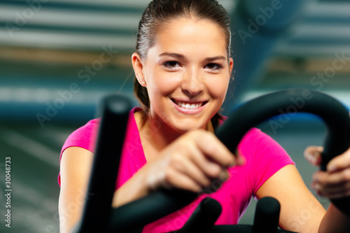 Photo: Spinning im Fitnessstudio Spinning im Fitnessstudio