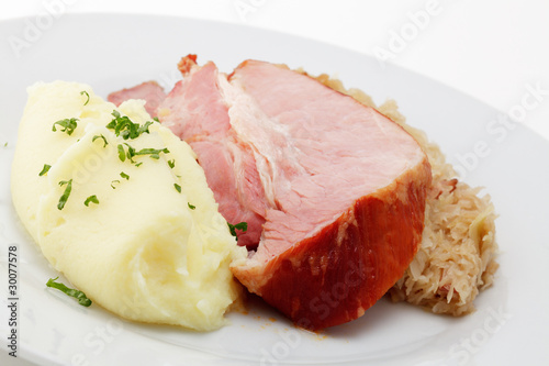 Photo: Kasseler Rippenspeer, Sauerkraut, Kartoffelpüree Kasseler Rippenspeer, Sauerkraut, Kartoffelpüree
