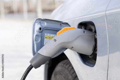 Photo: Elektroauto beim "Tanken" Elektroauto beim "Tanken"