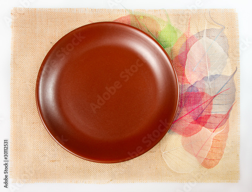 Photo: Table setting on sackcloth with leaves as decor Table setting on sackcloth with leaves as decor
