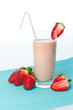 Foto: Trinkjoghurt Erdbeere , Erdbeershake im Glas und Erdbeeren Trinkjoghurt Erdbeere , Erdbeershake im Glas und Erdbeeren