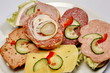 Teller mit  6 halben, belegten Brötchen