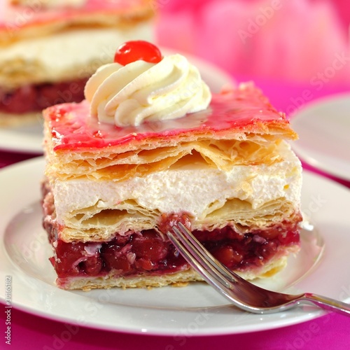 Foto: Sahnetorte mit Kirschen Sahnetorte mit Kirschen