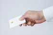 Hand mit Chipkarte