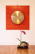 Großer Gong und Orchidee
