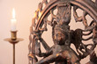 Statue der Göttin Shiva mit Kerze