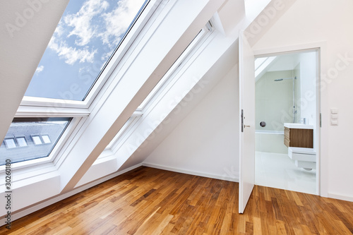 Photo: Contemporary sunlit apartment with modern bathroom Contemporary sunlit apartment with modern bathroom