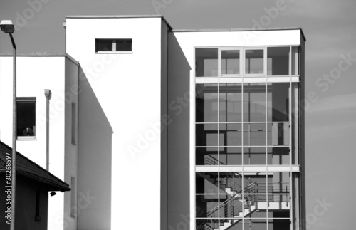 Photo: Fassade Bürogebäude mit Treppenhaus schwarzweiss Fassade Bürogebäude mit Treppenhaus schwarzweiss
