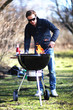 Photo: Männer grillen draussen Männer grillen draussen