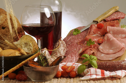 Photo: Comida y vino Comida y vino
