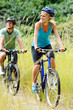 Foto: mountainbike couple outdoors mountainbike couple outdoors