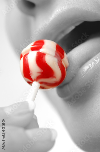 Foto: Girl licking a lollipop Girl licking a lollipop