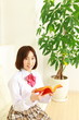 Foto: High school girl reads book/本を読む女子高生 High school girl reads book/本を読む女子高生