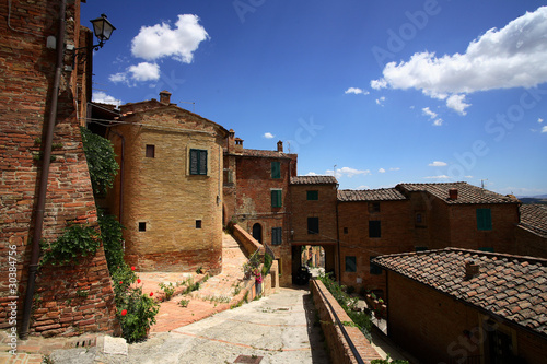 Photo: Asciano, cittadina medievale del territorio senese Asciano, cittadina medievale del territorio senese
