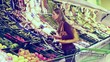 Frau im Supermarkt kauft Gemüse