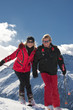 verliebtes Paar beim Skifahren