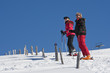 Paar beim Skifahren