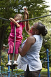 Foto: Mother and daughter playing at a park Mother and daughter playing at a park