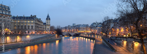 photo par Isaxar