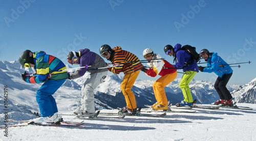 Foto: Gruppe Skifahrer – los geht's! Gruppe Skifahrer – los geht's!