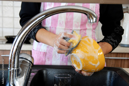 Photo: Washing dishes Washing dishes