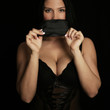 verführerische Frau in Dessous & Maske