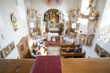 Blick in eine Kirche mit Gebetsbuch Blick in eine Kirche mit Gebetsbuch
