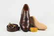 Maßschuh - Schuh mit Gürtel, Leisten und Maßband