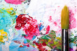 Farbpalette mit Pinsel