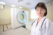 Foto: Female doctor in hospital room interior Female doctor in hospital room interior
