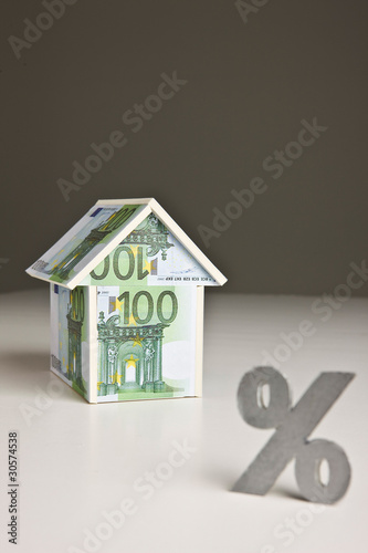 Foto: Haus aus Euroscheinen Haus aus Euroscheinen