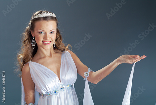Photo: bridein antique style wedding dress bridein antique style wedding dress