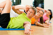 Sit-ups im Fitnessstudio