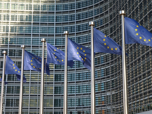 Photo: Europafahnen vor der EU-Kommission Brüssel9 Europafahnen vor der EU-Kommission Brüssel9