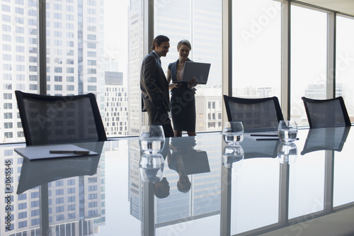 Foto: Business people working together in conference room Business people working together in conference room