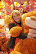 Junge Frau auf Kirmes