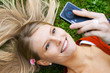 Foto: Beautiful young woman calls by mobile phone at the park Beautiful young woman calls by mobile phone at the park