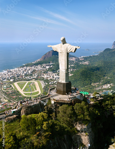 Foto: Dramatic Aerial View of Rio De Janeiro and Christ the Redeemer Dramatic Aerial View of Rio De Janeiro and Christ the Redeemer