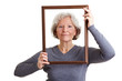 Foto: Seniorin im leeren Rahmen Seniorin im leeren Rahmen