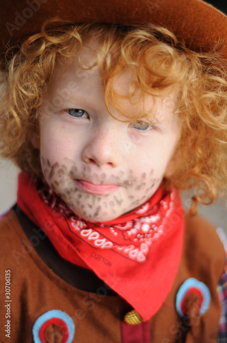 Photo: petit garçon déguisé en cowboy petit garçon déguisé en cowboy
